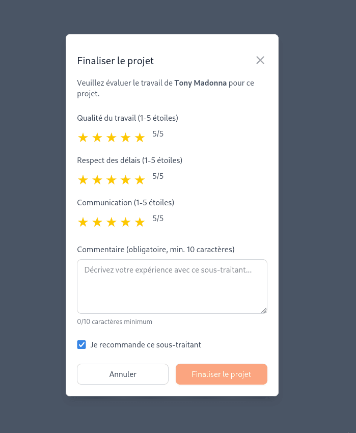 Formulaire d'évaluation détaillé avec notes par critères et commentaires